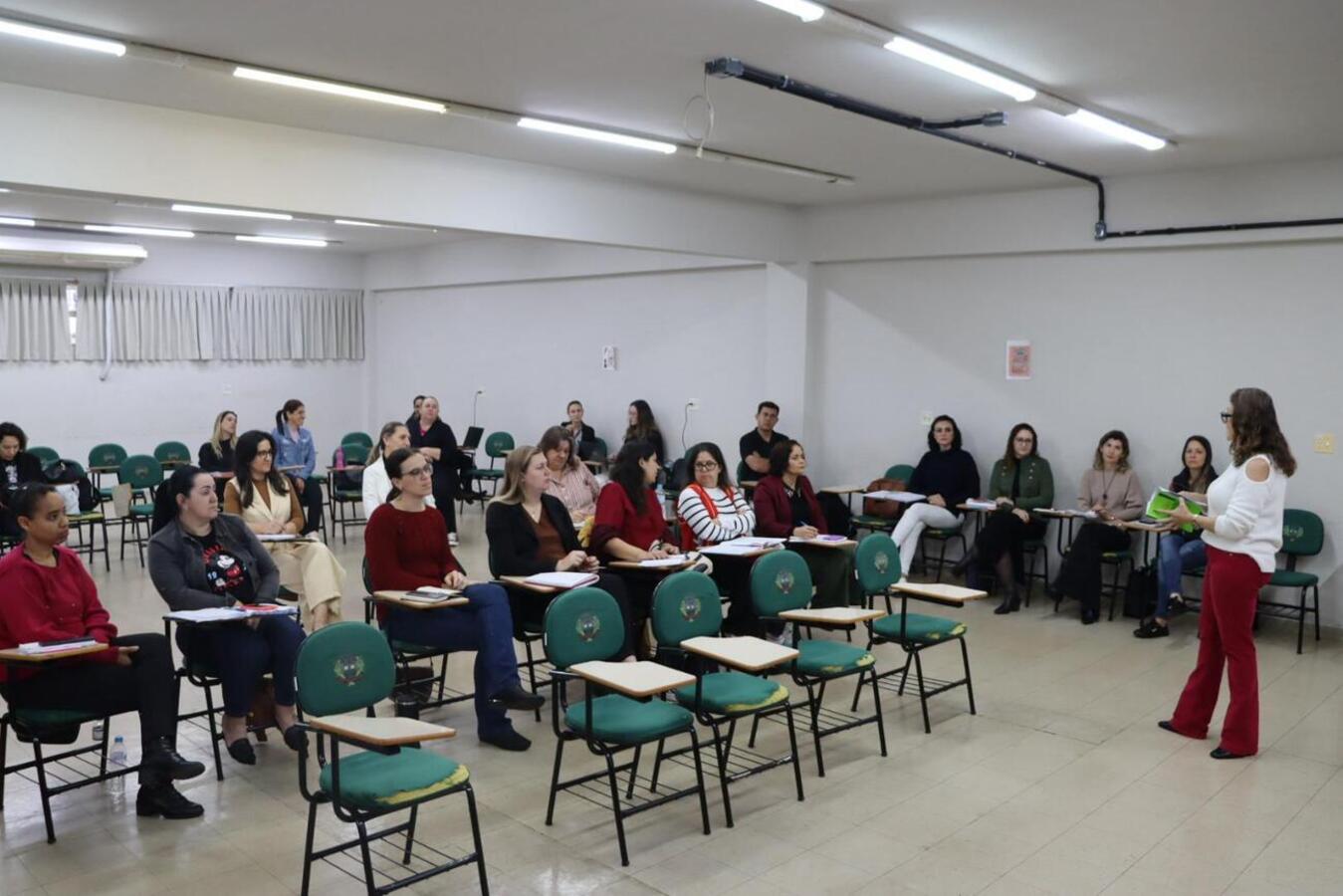 Diversos assuntos relacionados ao monitoramento de aprendizagem fizeram parte da pauta de atividade realizada nesta terça (17) no auditório da Escola de Governo 