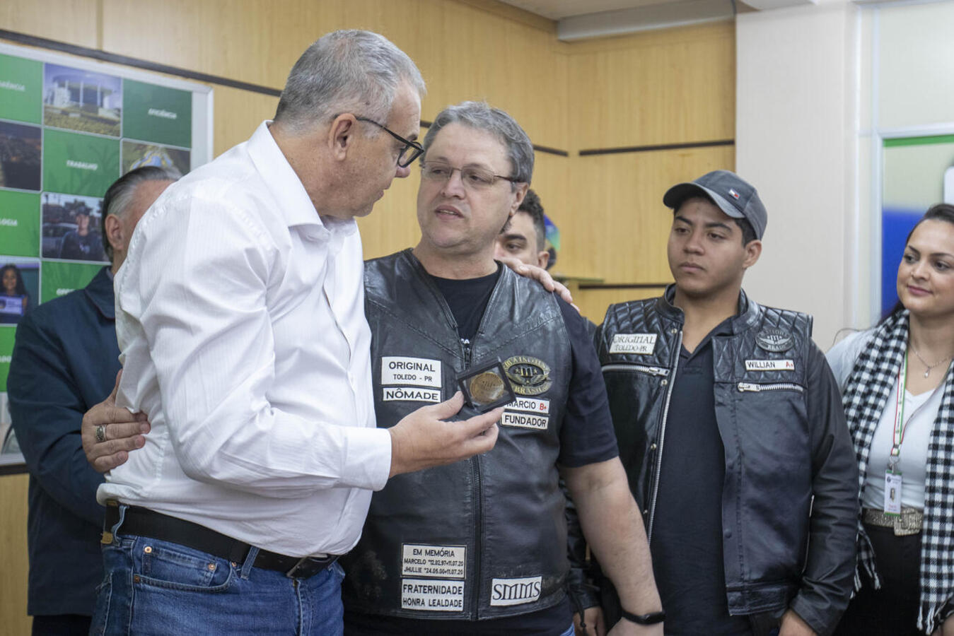 Ato na manhã desta quarta (4), na Sala de Reuniões do Gabinete do Prefeito, torna válidos projetos que beneficiam Veteran Car Club de Toledo e Maisons Moto Club