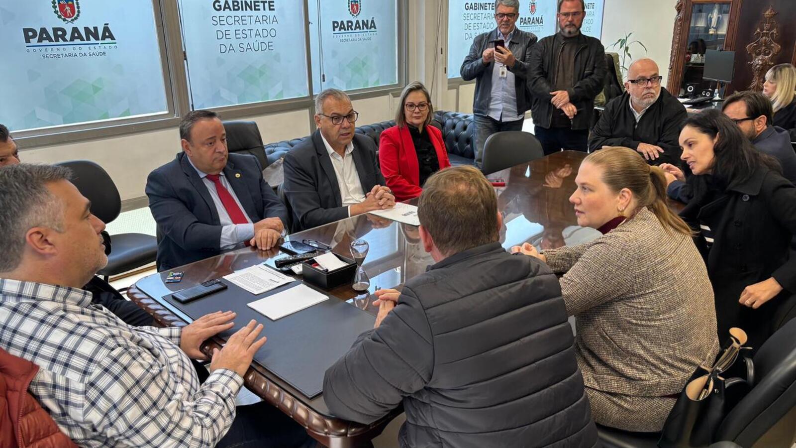 Reunião em Curitiba serviu para alinhar projeto de construção de um ambulatório de especialidades e uma maternidade de baixo risco (Crédito; Márcio Pimentel/Secom)