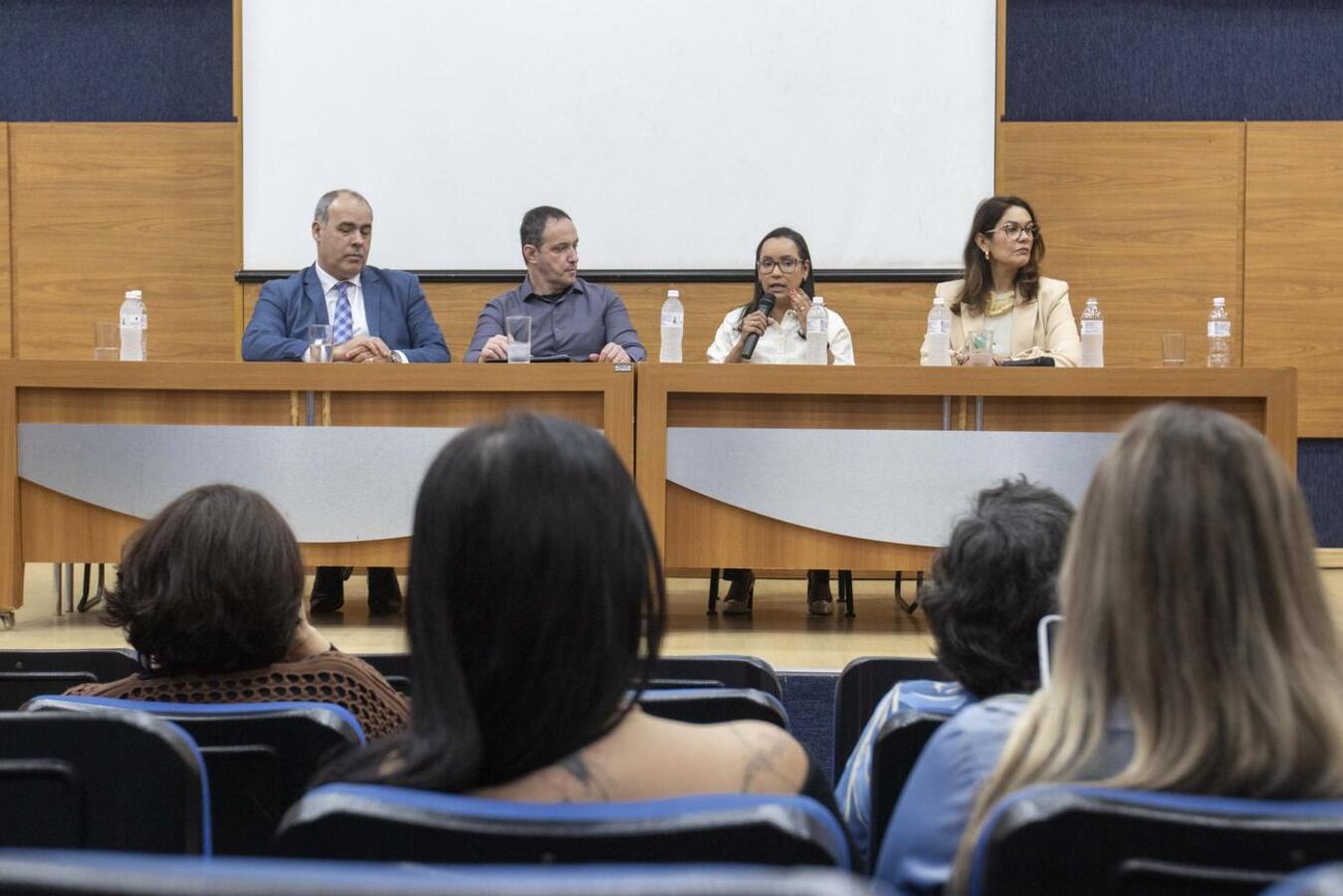 Coronel Dalton Perovano, da PMPR, falou sobre políticas públicas do Governo do Estado e conheceu ações locais de suporte a mulheres em situação de violência