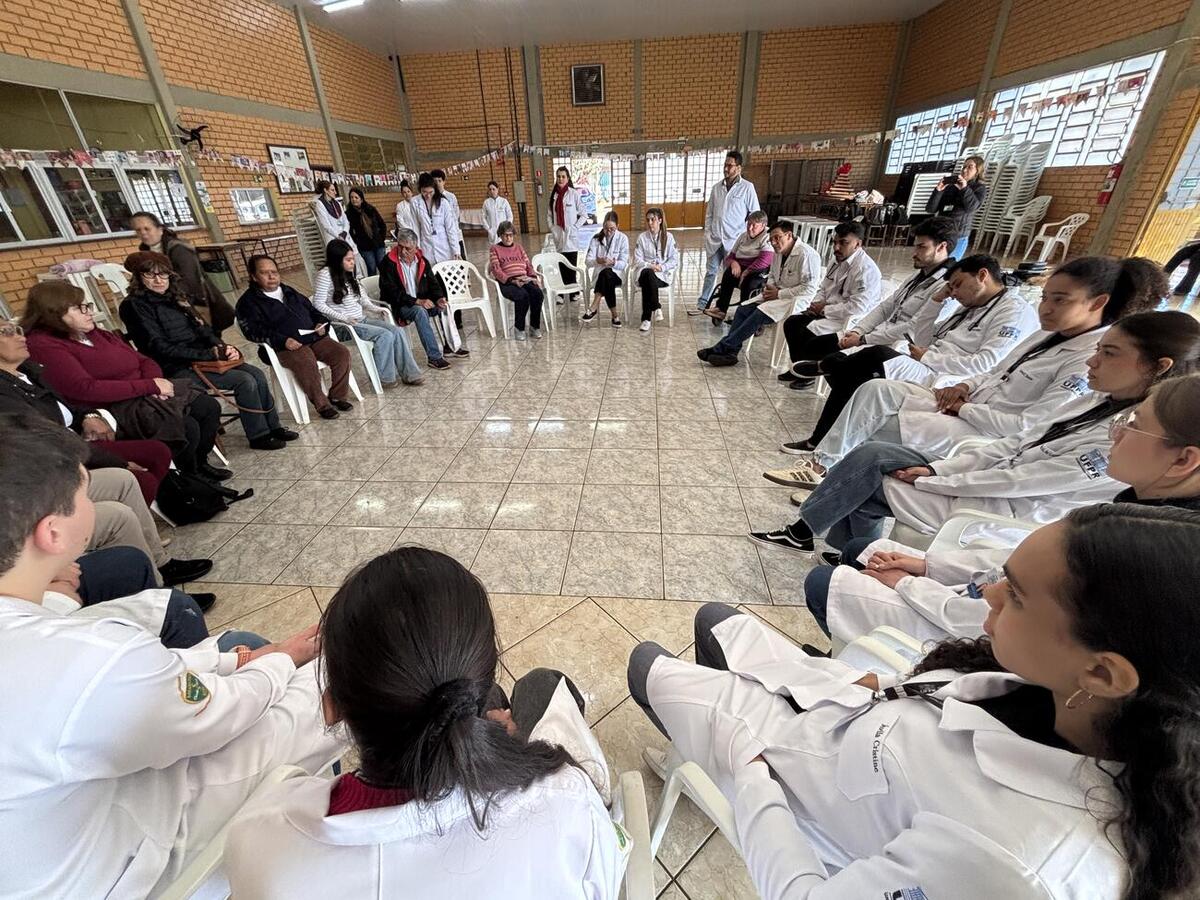 Ação de saúde contou com apoio da equipe eMulti, da UFPR, Unipar e Uningá
