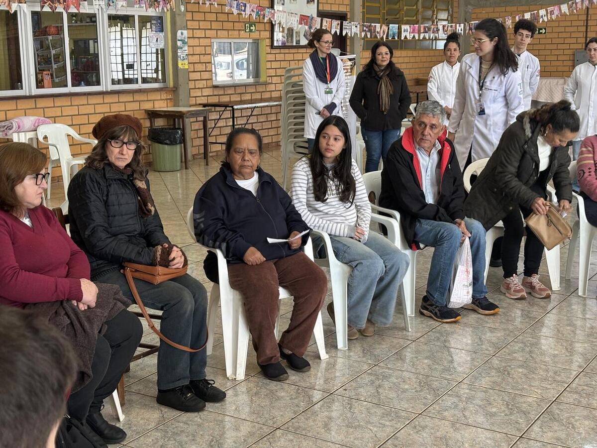 Ação de saúde contou com apoio da equipe eMulti, da UFPR, Unipar e Uningá
