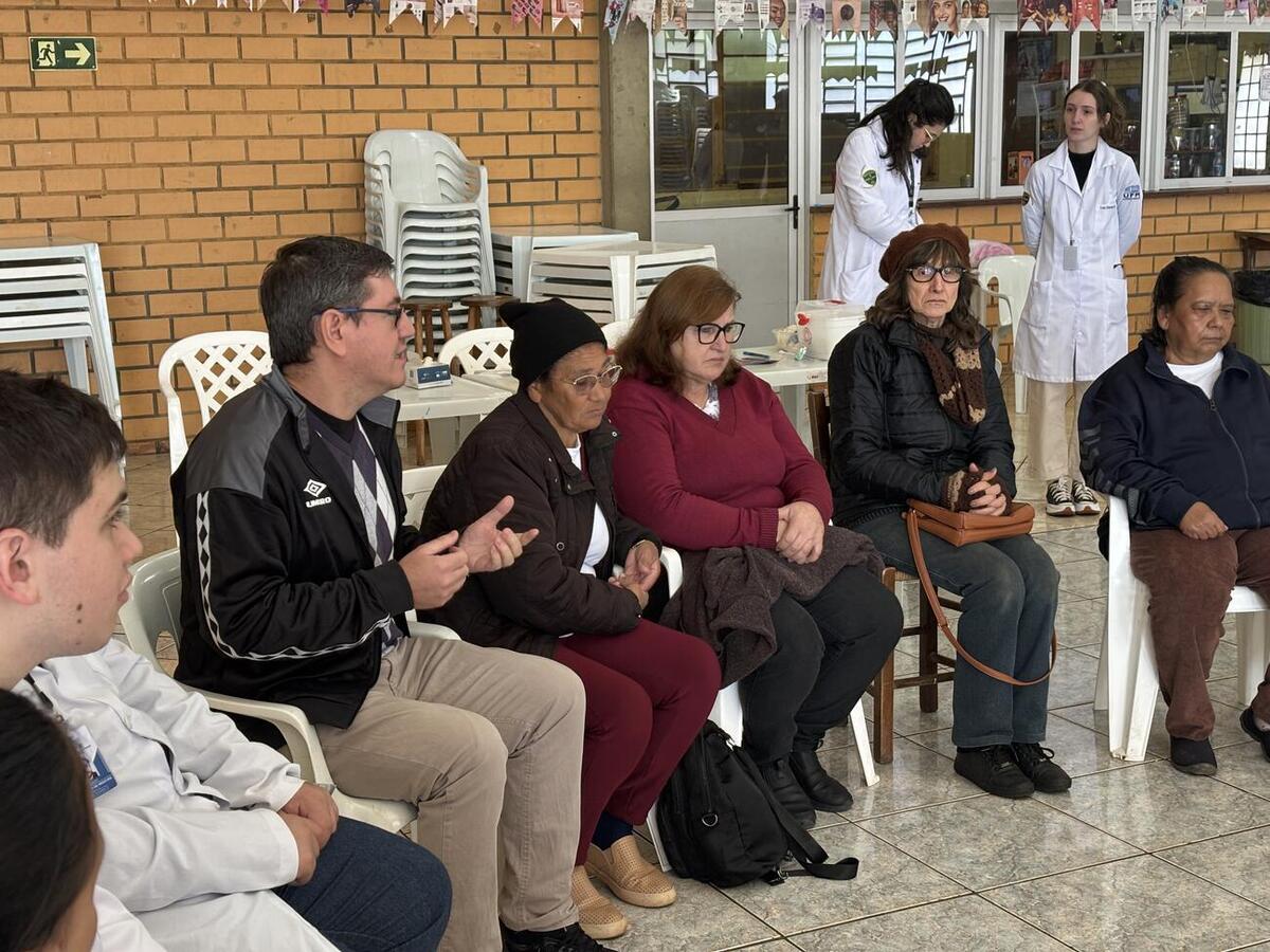 Ação de saúde contou com apoio da equipe eMulti, da UFPR, Unipar e Uningá