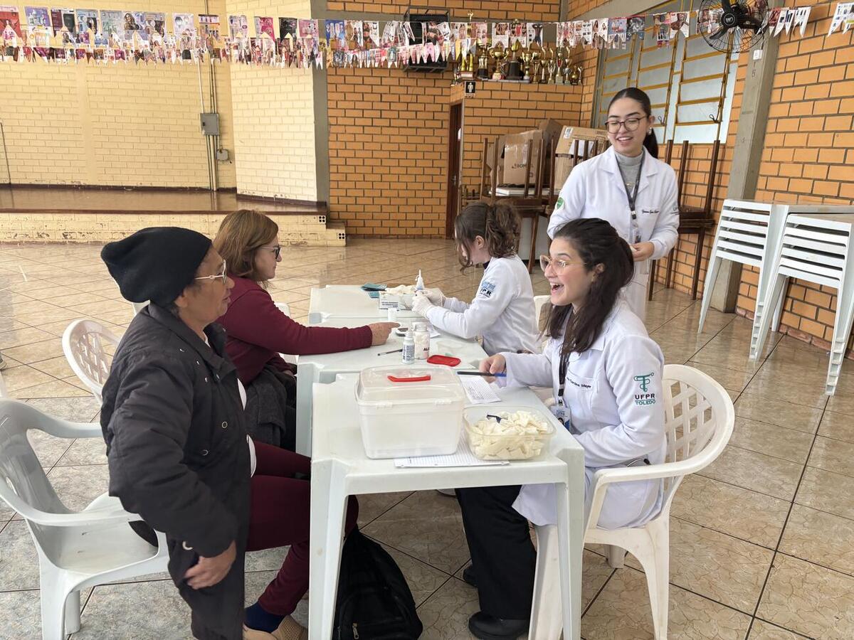 Ação de saúde contou com apoio da equipe eMulti, da UFPR, Unipar e Uningá