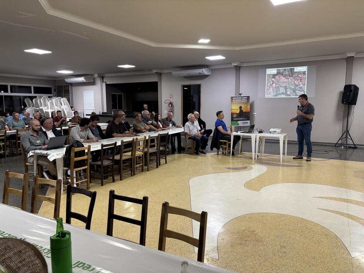 Em uma cerimônia realizada nesta terça (22), foram apresentados projetos de asfaltamento para quatro estradas rurais e uma lei de utilidade pública