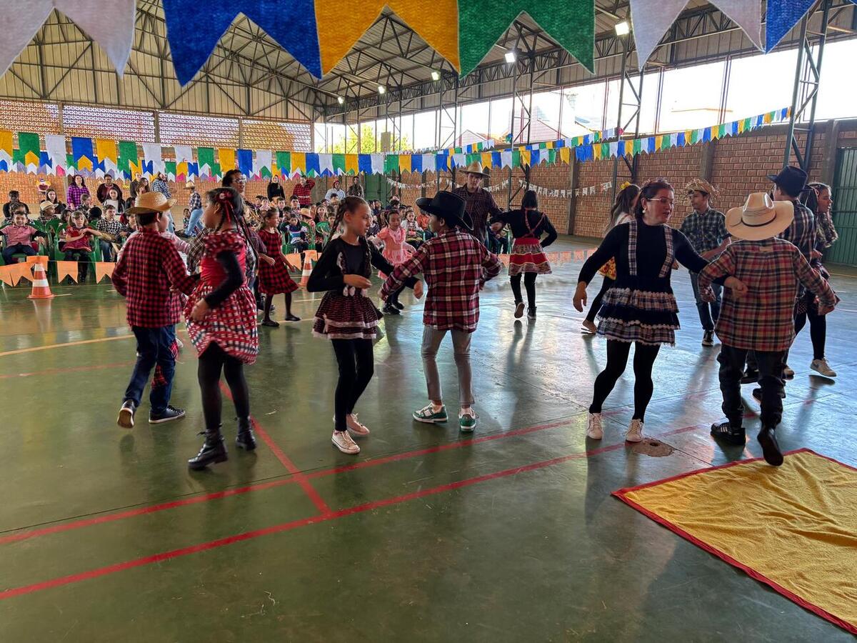 Evento contou com apresentações artísticas, comidas típicas e troca de experiências entre os projetos