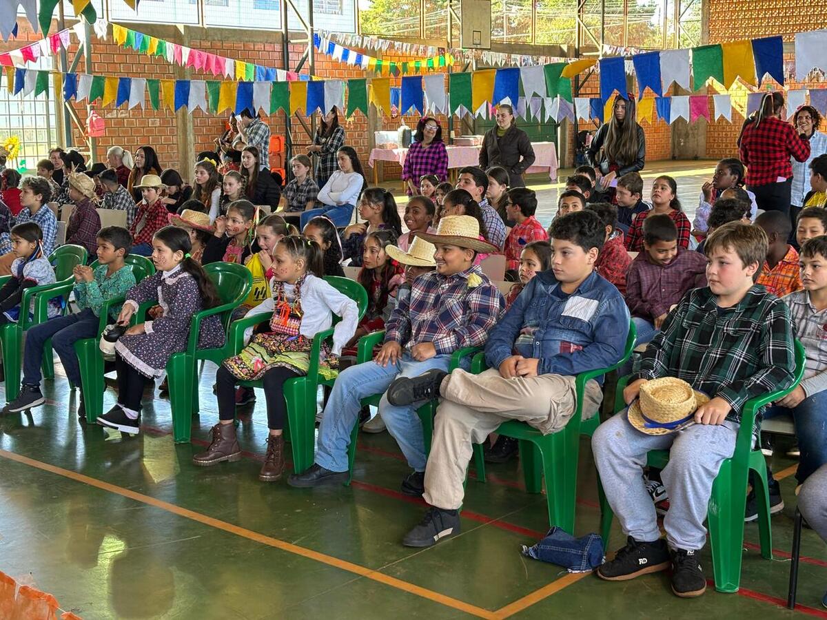 Evento contou com apresentações artísticas, comidas típicas e troca de experiências entre os projetos