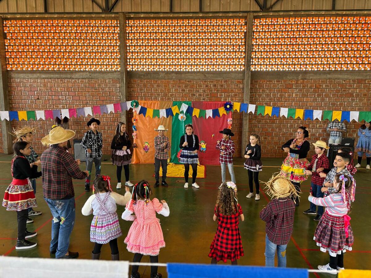 Evento contou com apresentações artísticas, comidas típicas e troca de experiências entre os projetos