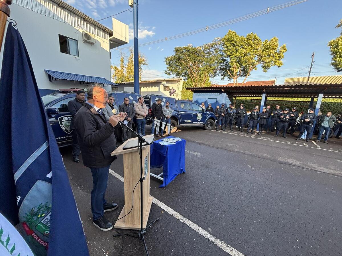 Nesta sexta-feira (25) a Guarda Municipal de Toledo realizou uma cerimônia para homenagear Ivonei Rafael Novello, o policial municipal do mês de julho