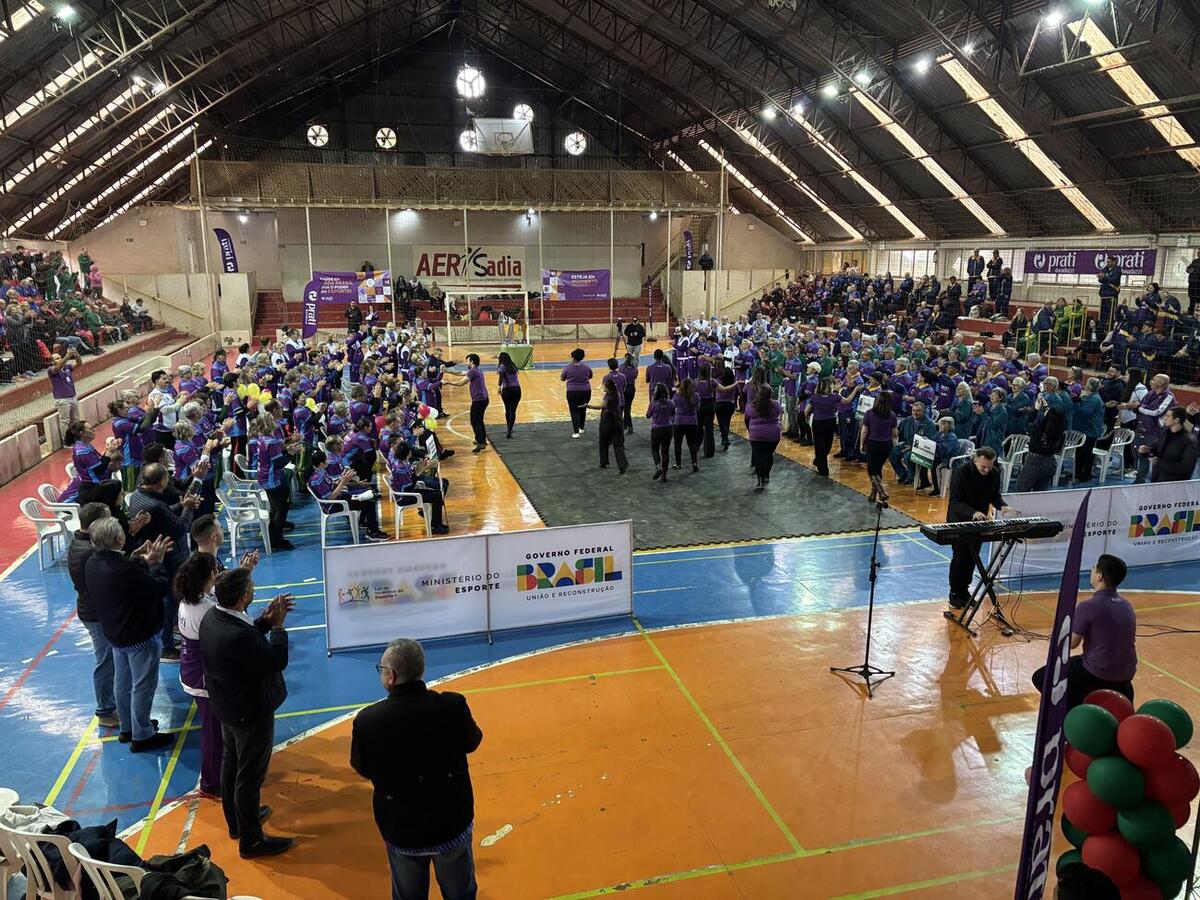 Os jogos acontecem nos espaços da AER Sadia, com aproximadamente 480 atletas de 12 municípios