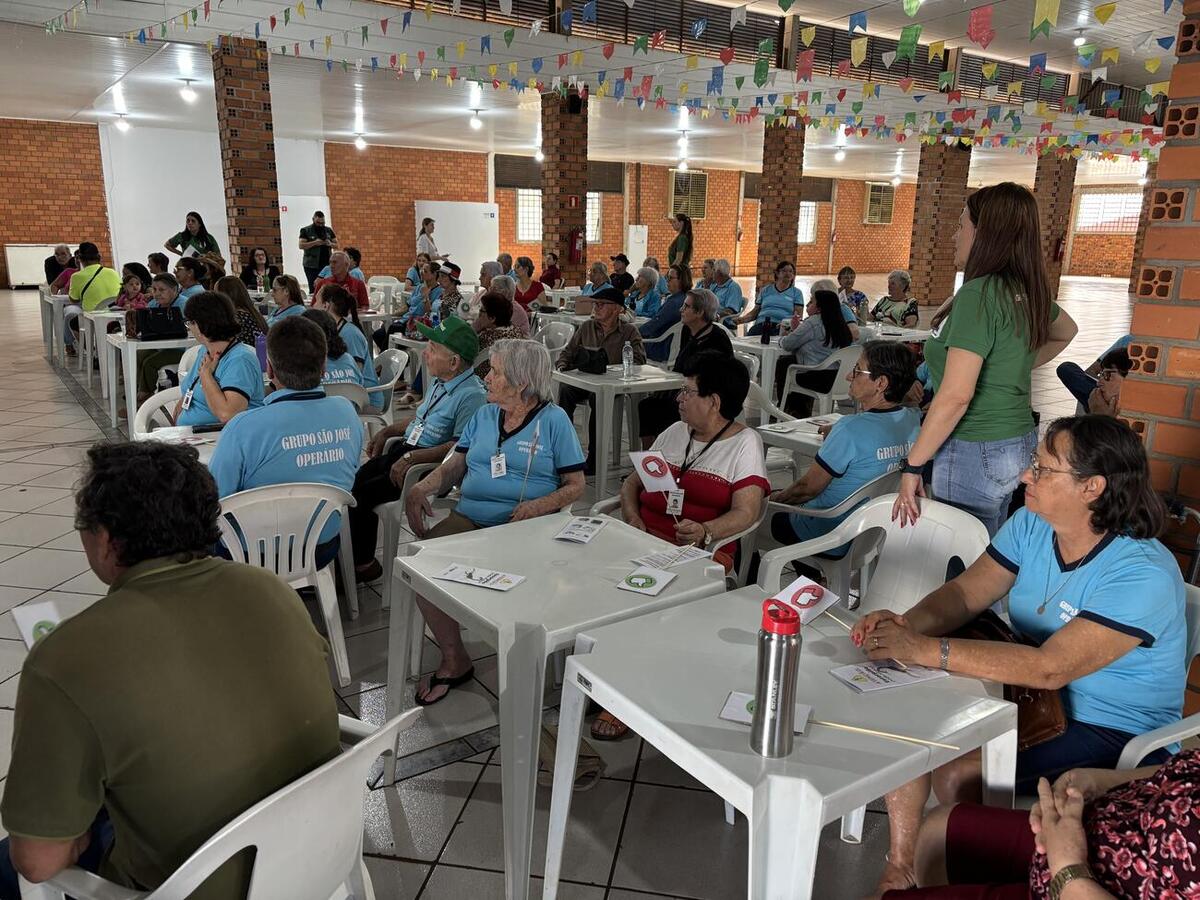 Idosos do grupo São José Operário participaram de atividade com agentes de combate às endemias sobre cuidados com escorpião