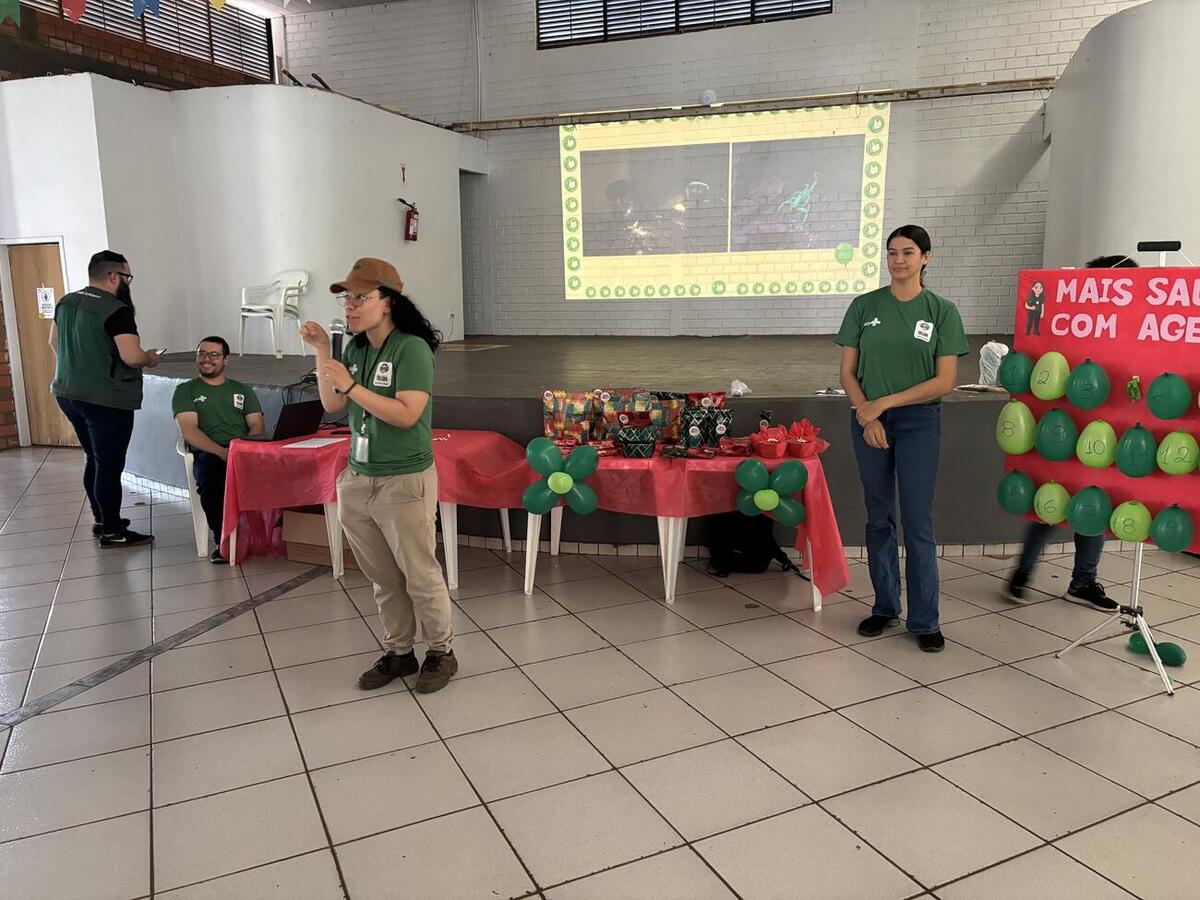 Idosos do grupo São José Operário participaram de atividade com agentes de combate às endemias sobre cuidados com escorpião