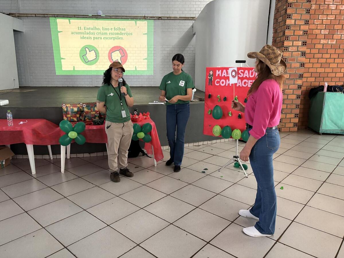 Idosos do grupo São José Operário participaram de atividade com agentes de combate às endemias sobre cuidados com escorpião
