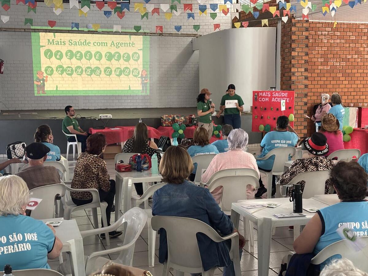 Idosos do grupo São José Operário participaram de atividade com agentes de combate às endemias sobre cuidados com escorpião