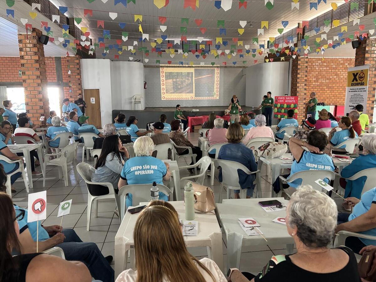 Idosos do grupo São José Operário participaram de atividade com agentes de combate às endemias sobre cuidados com escorpião