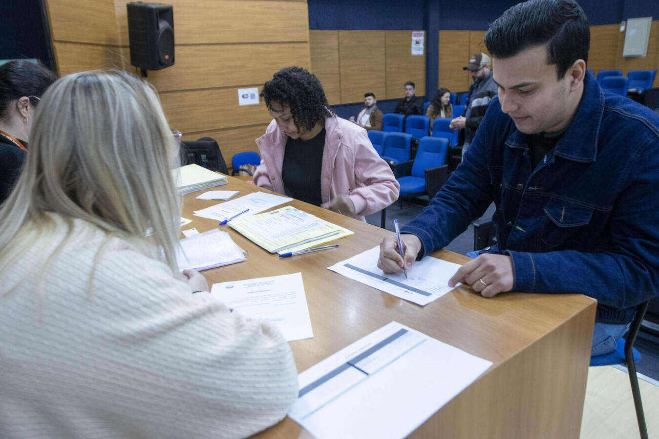 Os profissionais receberam orientações quanto ao novo trabalho e atuarão em diversos departamentos do município
