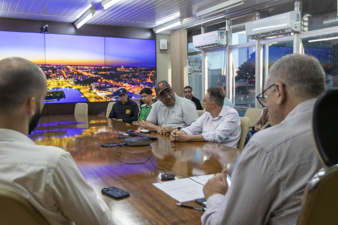 Prefeito Mario Costenaro sancionou duas novas leis que permitem a compra direta de alimentos da recém criada cooperativa no CAET
