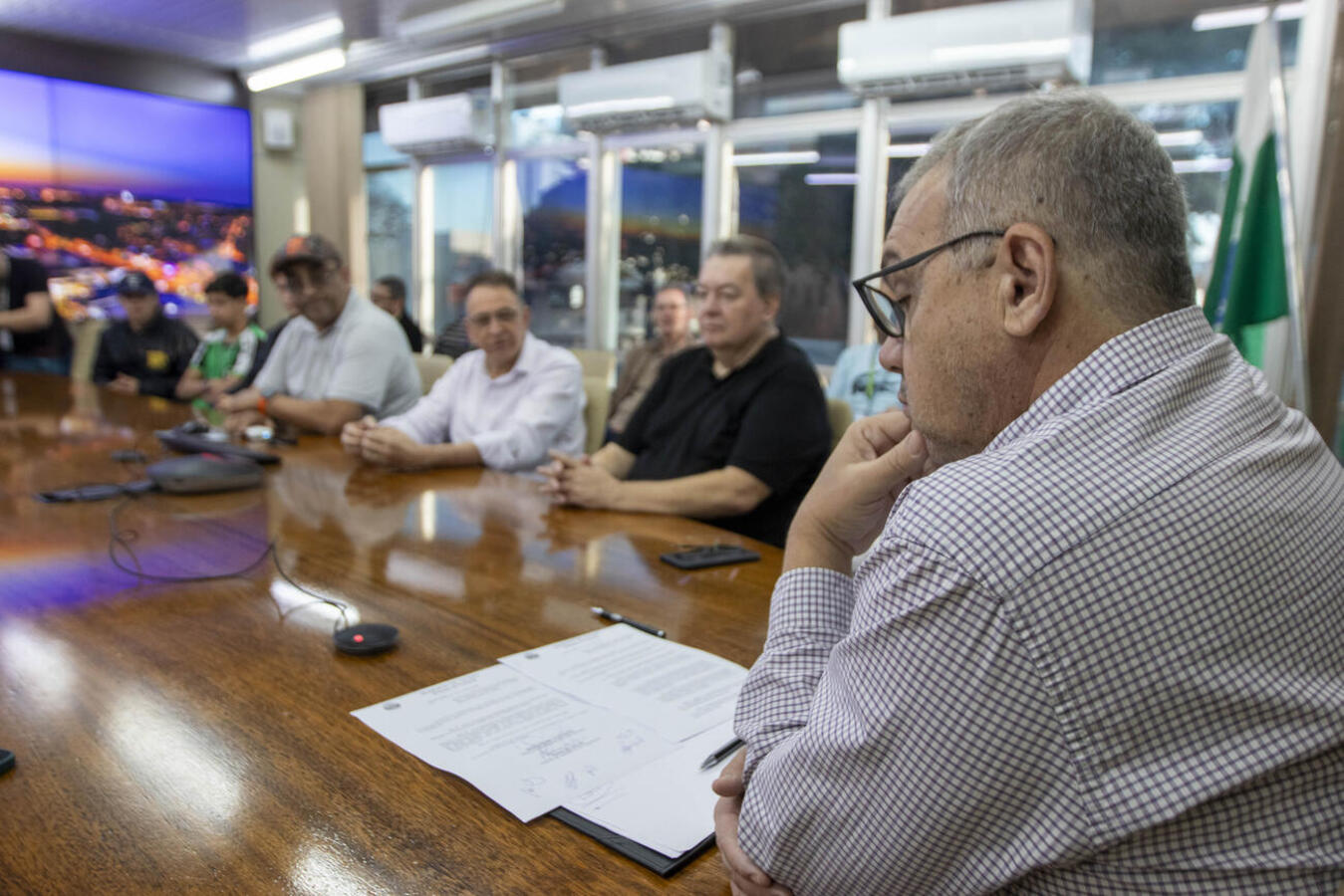 Prefeito Mario Costenaro sancionou duas novas leis que permitem a compra direta de alimentos da recém criada cooperativa no CAET