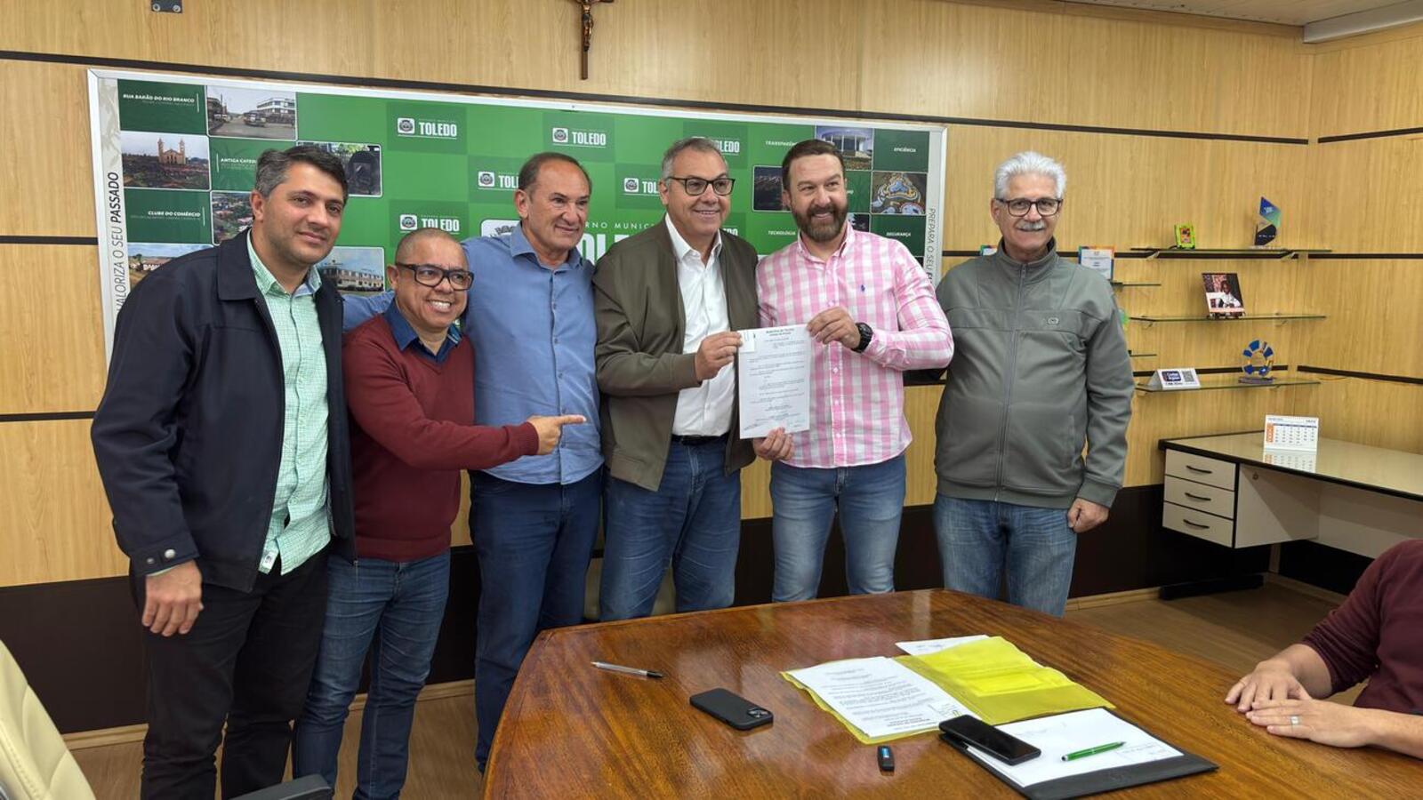 Ato nesta quarta (9) formalizou declaração de utilidade pública, consolidação de lista de cidadãos honorários e inclusão de dispositivo legal e evento em calendário oficial