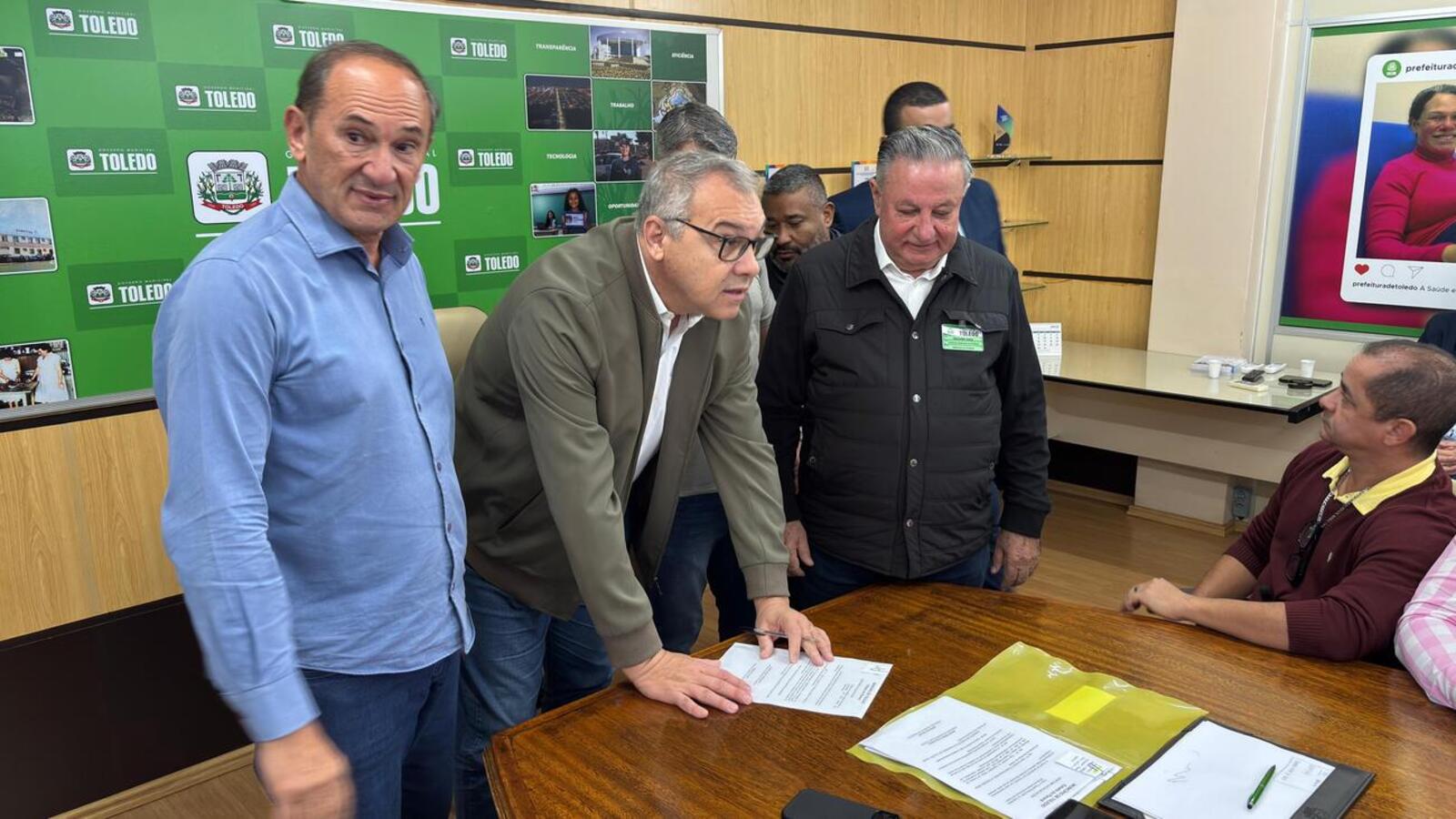 Ato nesta quarta (9) formalizou declaração de utilidade pública, consolidação de lista de cidadãos honorários e inclusão de dispositivo legal e evento em calendário oficial