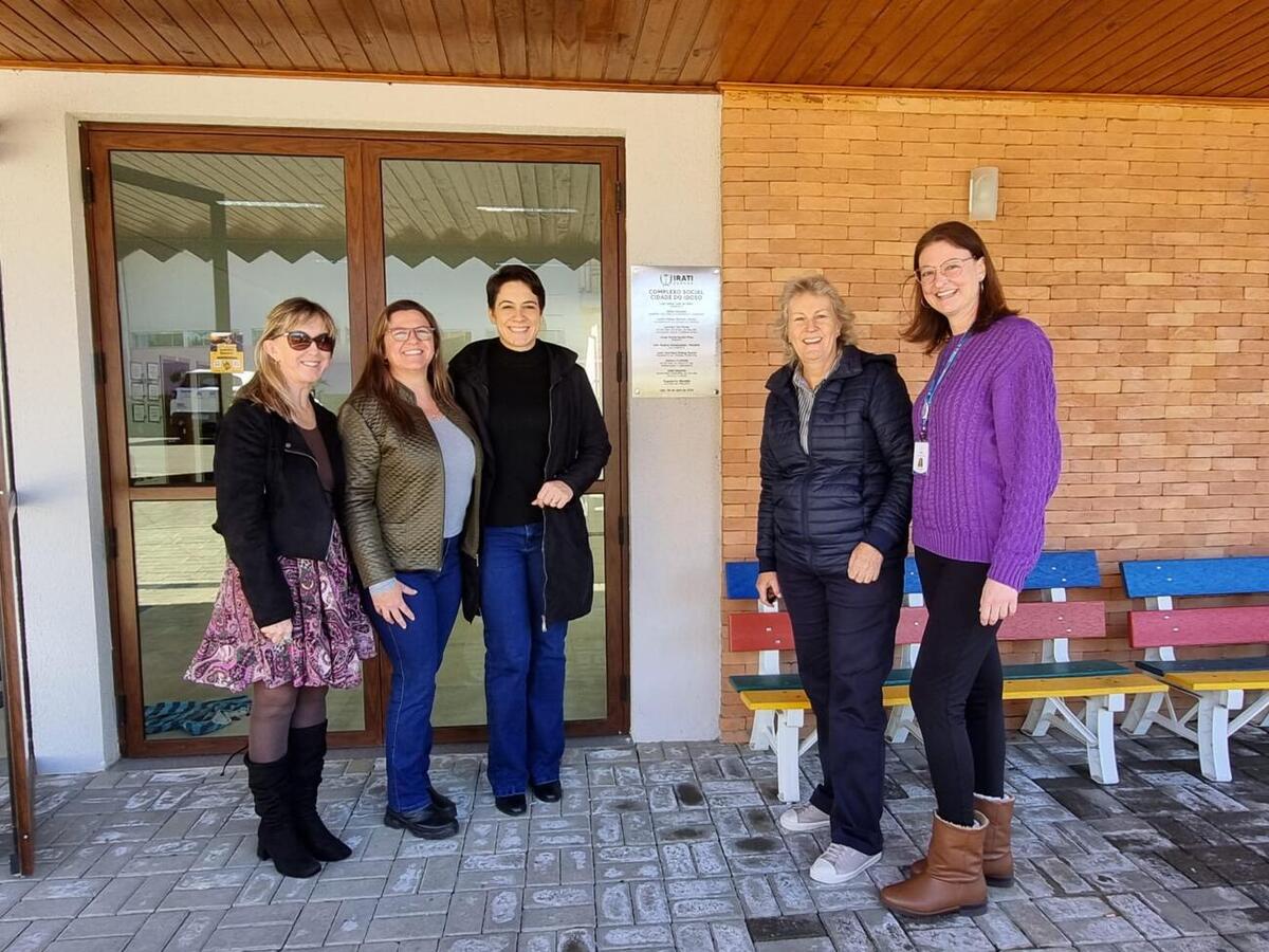 Ao lado de assessora do BID, secretárias estiveram em Irati na última sexta (18) para visitar Complexo Social do Idoso, onde puderam obter informações adicionais
