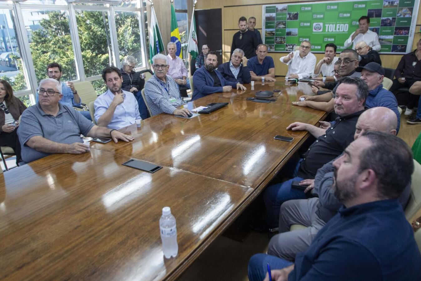 Guto Silva esteve em Toledo no final da tarde desta sexta-feira (15) e reafirmou o compromisso com as obras estruturantes do município