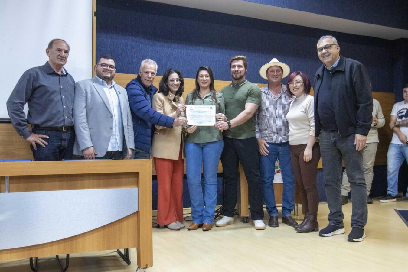 Certificação entregue na terça-feira (26) garante abertura de novos mercados a mais duas empresas do agronegócio de Toledo