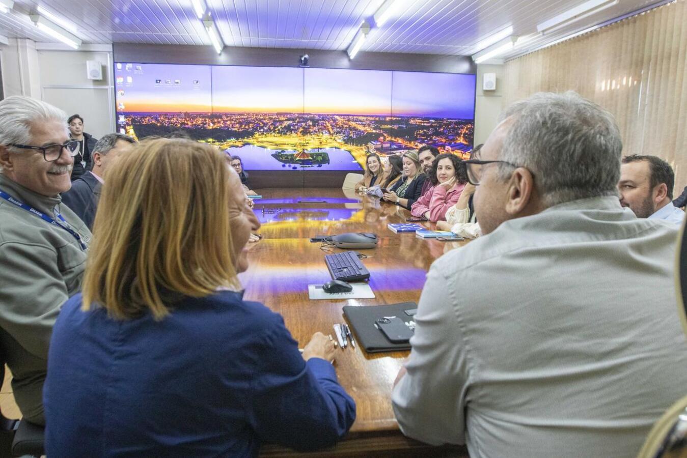 May East esteve na tarde desta quinta-feira (31/7) na Prefeitura de Toledo para encontro com profissionais da área e representantes da administração municipal