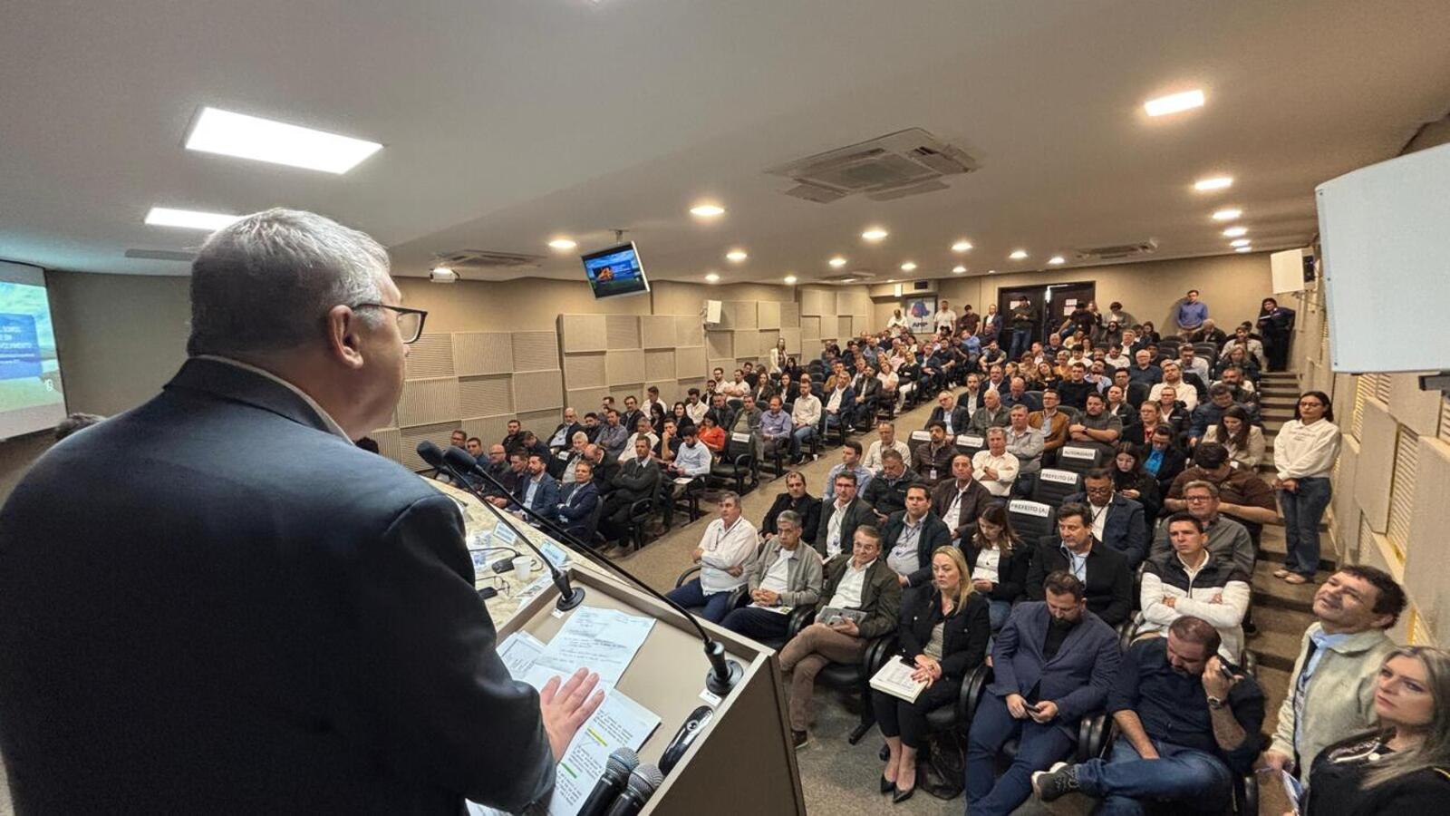 Primeiro presidente do Programa Oeste em Desenvolvimento, o prefeito Mario Costenaro falou sobre a importância da relação do POD com a gestão pública (Crédito: Márcio Pimentel/Secom)