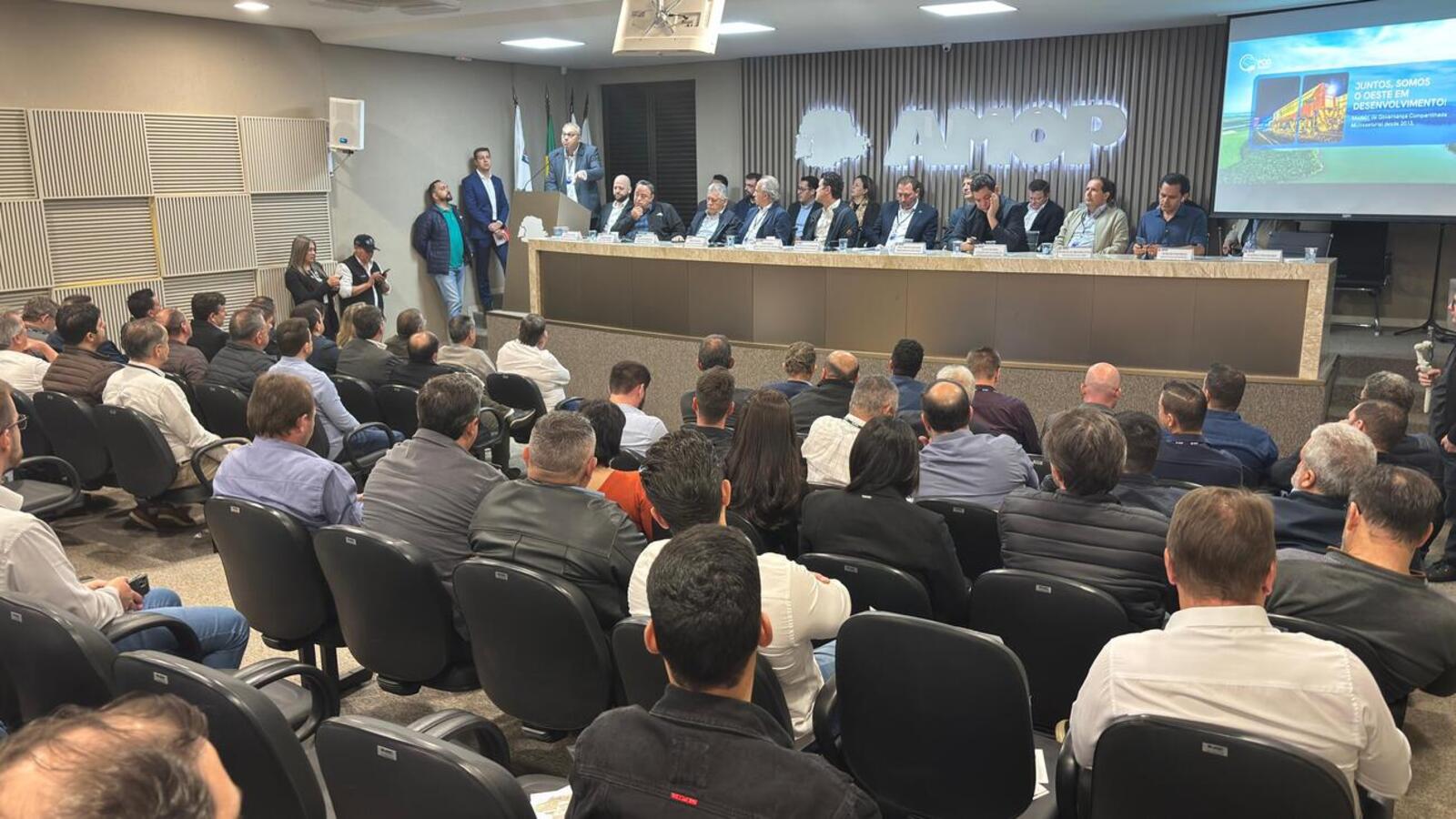 Primeiro presidente do Programa Oeste em Desenvolvimento, o prefeito Mario Costenaro falou sobre a importância da relação do POD com a gestão pública (Crédito: Márcio Pimentel/Secom)