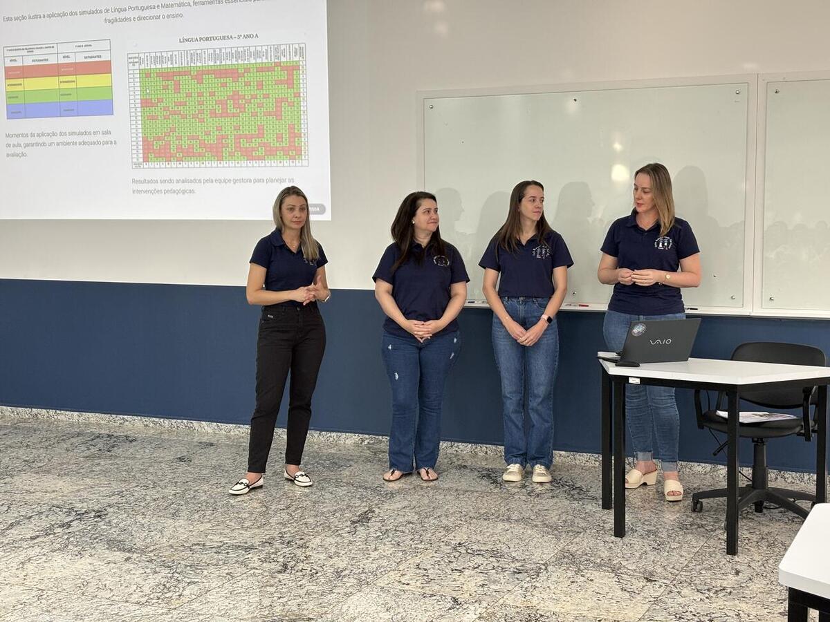 Gestoras de 11 escolas municipais apresentaram resultados e metodologias aplicadas nas instituições, com base no conteúdo ministrado durante o curso