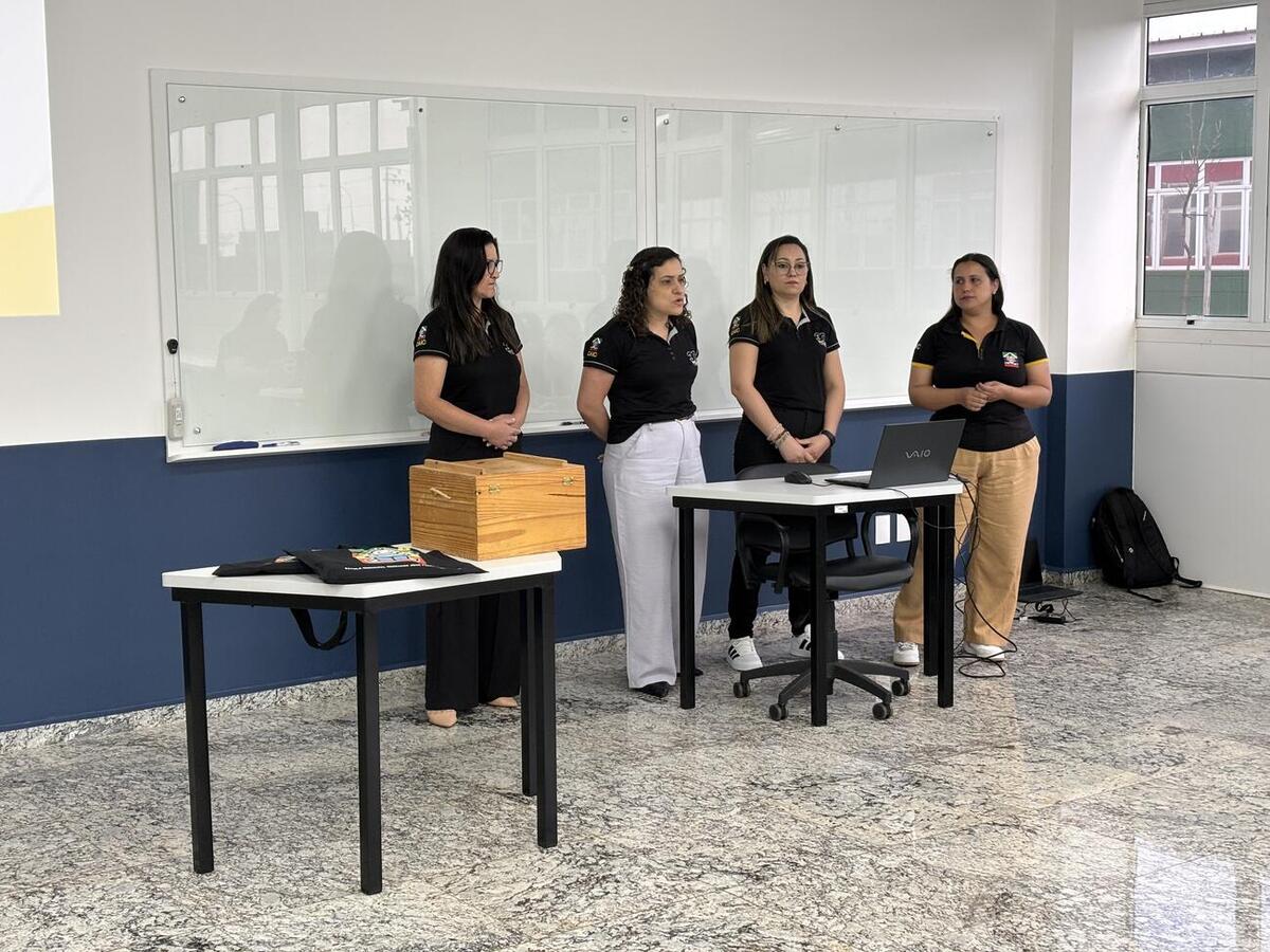 Gestoras de 11 escolas municipais apresentaram resultados e metodologias aplicadas nas instituições, com base no conteúdo ministrado durante o curso