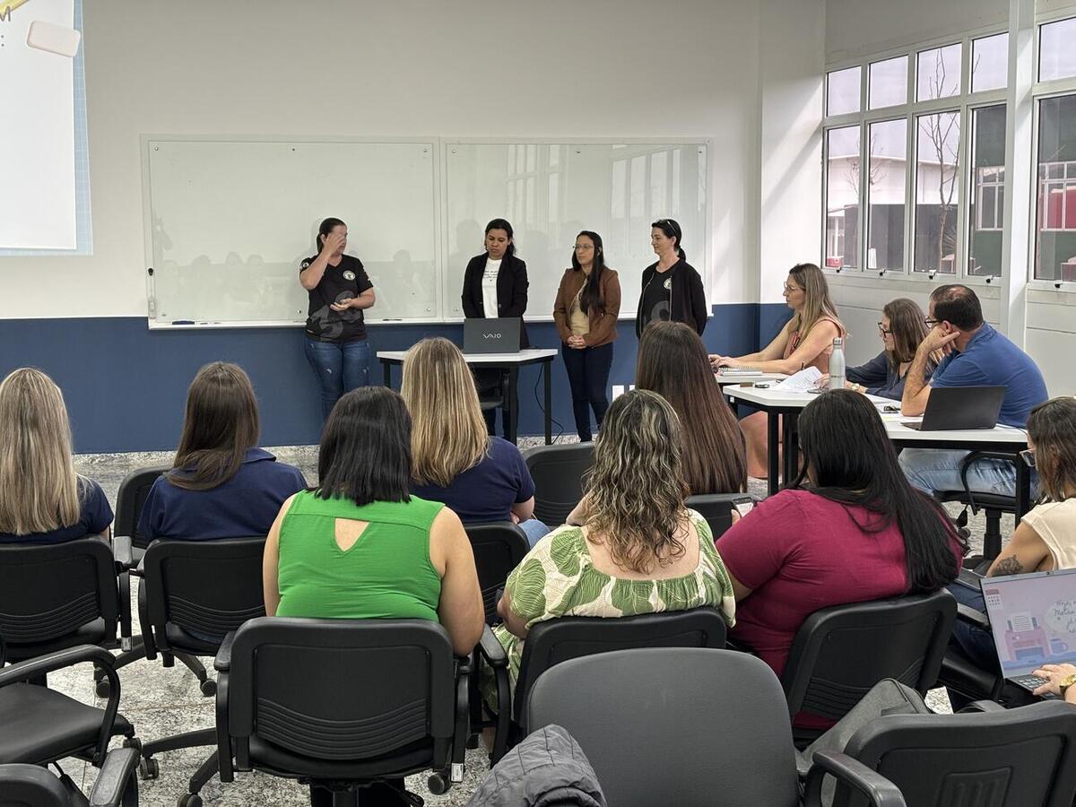 Gestoras de 11 escolas municipais apresentaram resultados e metodologias aplicadas nas instituições, com base no conteúdo ministrado durante o curso