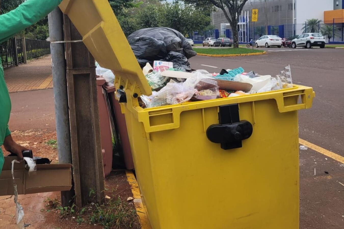 Contaminação de recicláveis tem inviabilizado o trabalho dos catadores e provocado desperdício de materiais reaproveitáveis