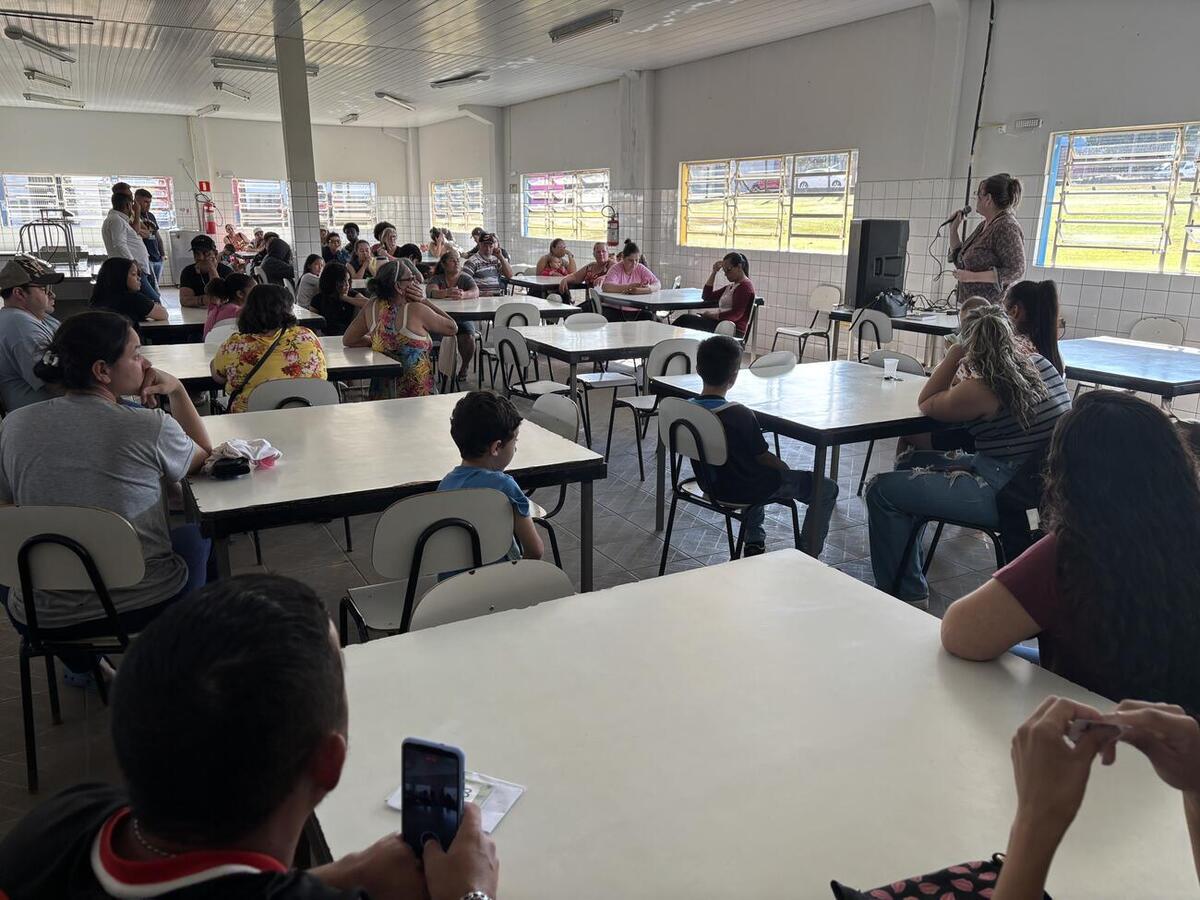 Cestas com arroz, feijão, iogurte, pão, suco e hortifrútis, oriundos do Programa de Aquisição de Alimentos, foram entregues nesta quarta (6) no Banco de Alimentos