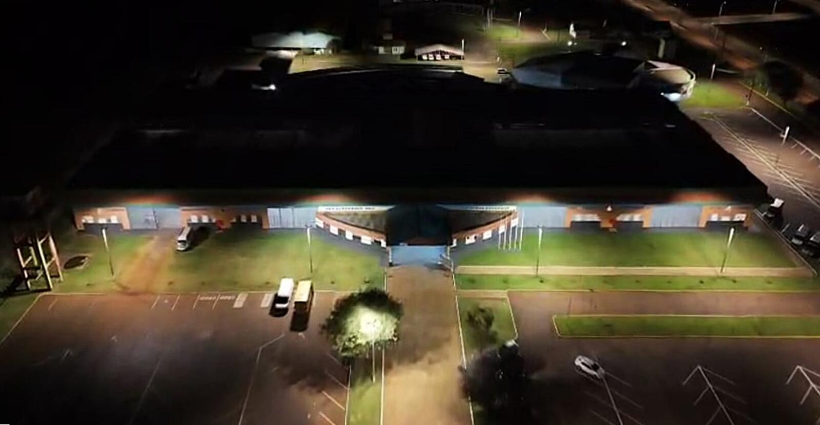 Intervenção integra programa municipal de modernização da iluminação pública, garante mais eficiência e prepara estrutura para grandes eventos