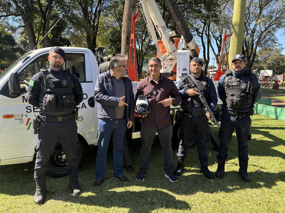A Secretaria de Segurança e Trânsito realizou a instalação de duas câmeras na praça de Novo Sarandi, a fim de gerar mais segurança para a comunidade