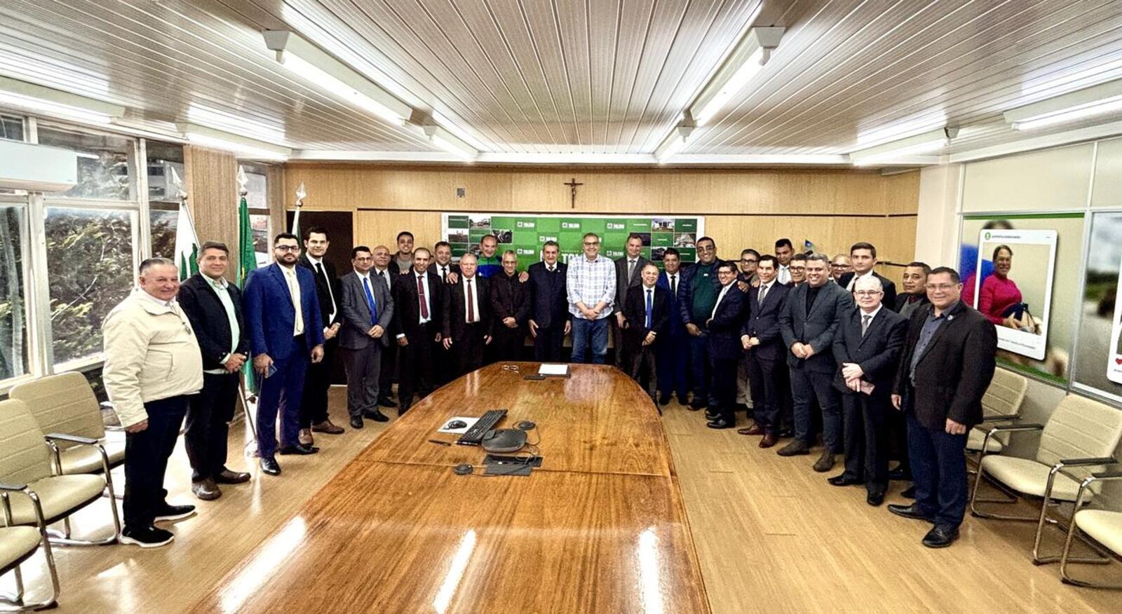 Eles se reuniram com o prefeito Mario Costenaro e o vice-prefeito Lucio De Marchi para agradecer pelo apoio na Marcha Para Jesus