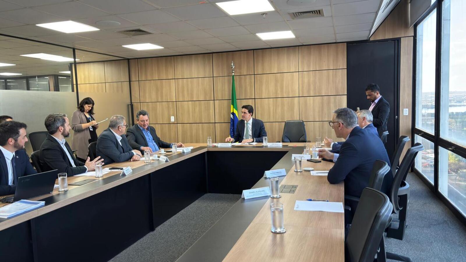Prefeito Mario Costenaro conseguiu ajustar o esforço conjunto de três deputados federais em audiência com o ministro Silvio Costa Filho