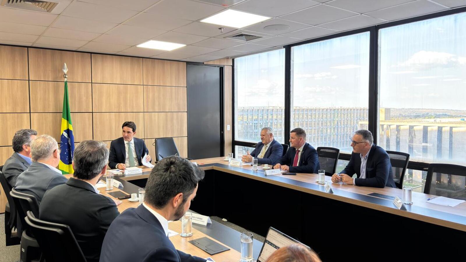 Prefeito Mario Costenaro conseguiu ajustar o esforço conjunto de três deputados federais em audiência com o ministro Silvio Costa Filho