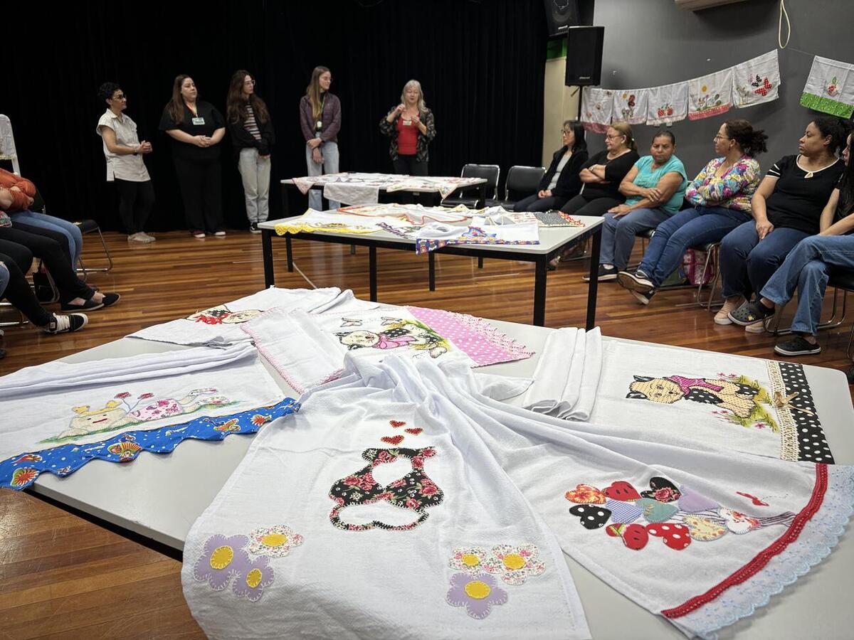 Alunas formandas expuseram os trabalhos produzidos durante o curso que teve duração de três meses