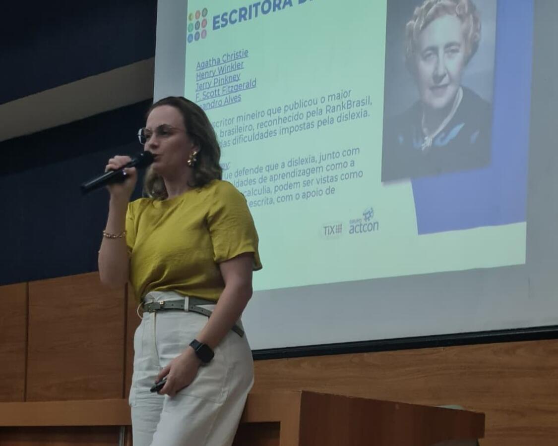 Formação integra o Tix Letramento e reuniu profissionais da rede municipal de educação