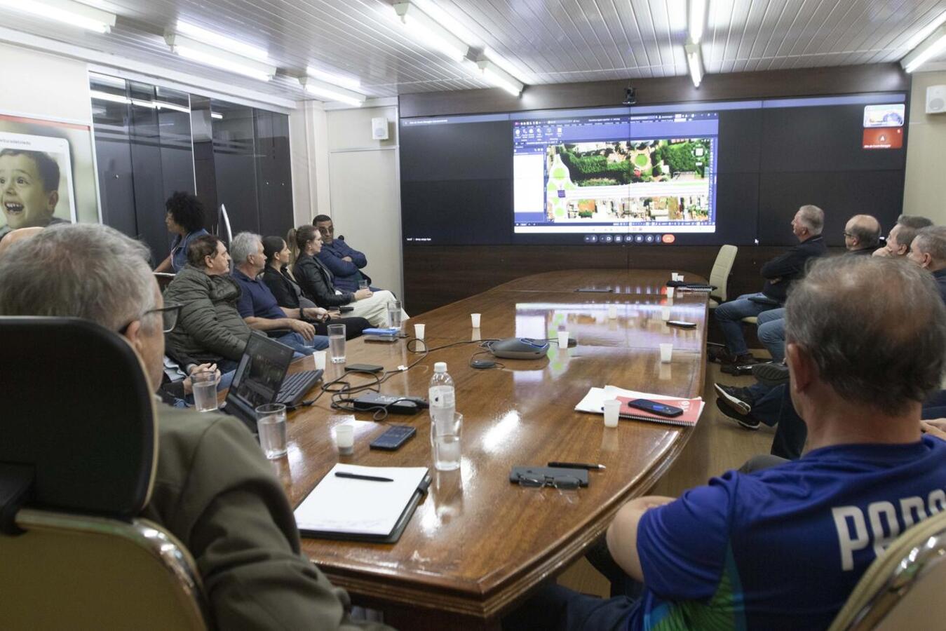 Intervenções em rodovias que cruzam Toledo foram detalhadas na tarde desta sexta (8), na Sala de Reuniões do Gabinete do Prefeito, pelo engenheiro Alex Baseggio