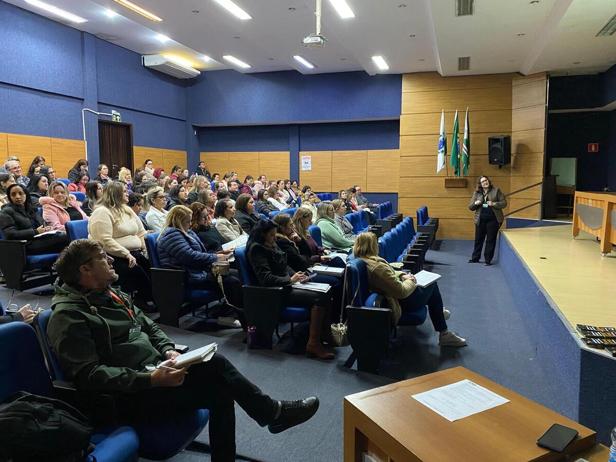 Na manhã desta terça-feira (26) a Secretaria da Educação realizou uma reunião com diretores e coordenadores, visando apresentar o projeto de articulação pedagógica
