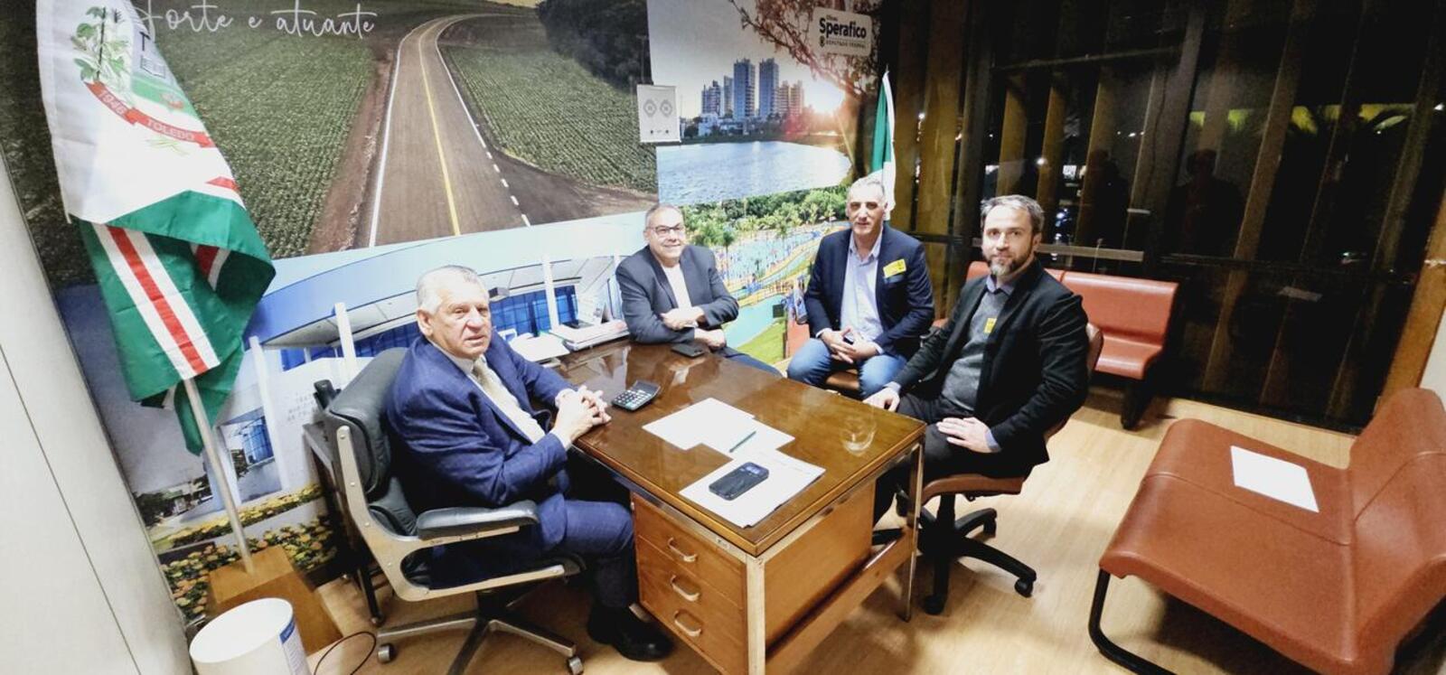 Prefeito Mario Costenaro se reuniu com técnicos da Secretaria Nacional de Aviação Civil para alinhar alguns investimentos no Aeroporto Municipal Luiz Dalcanale Filho