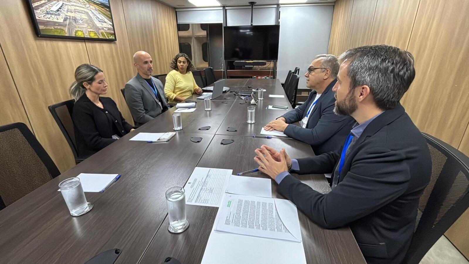 Prefeito Mario Costenaro se reuniu com técnicos da Secretaria Nacional de Aviação Civil para alinhar alguns investimentos no Aeroporto Municipal Luiz Dalcanale Filho