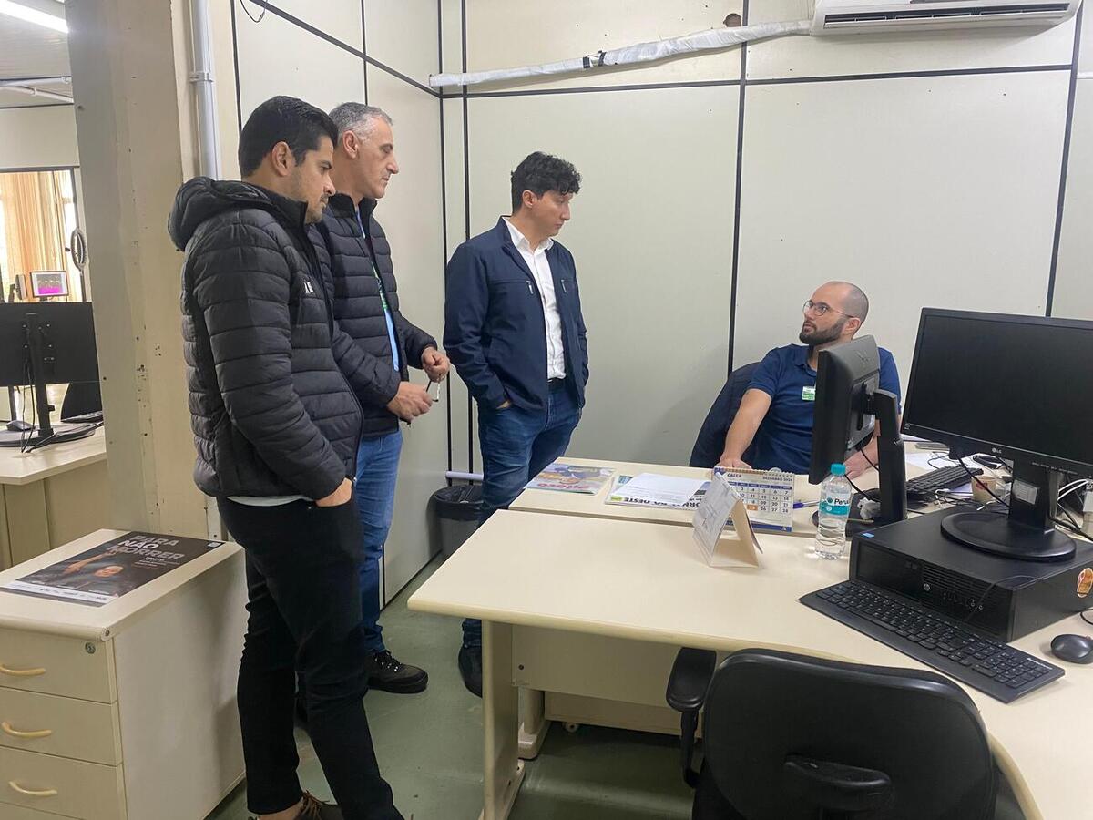 Na manhã desta sexta-feira (8) a prefeitura de Toledo recebeu o secretário de Comunicação de Campo Mourão, Victor Raoni, para uma visita técnica