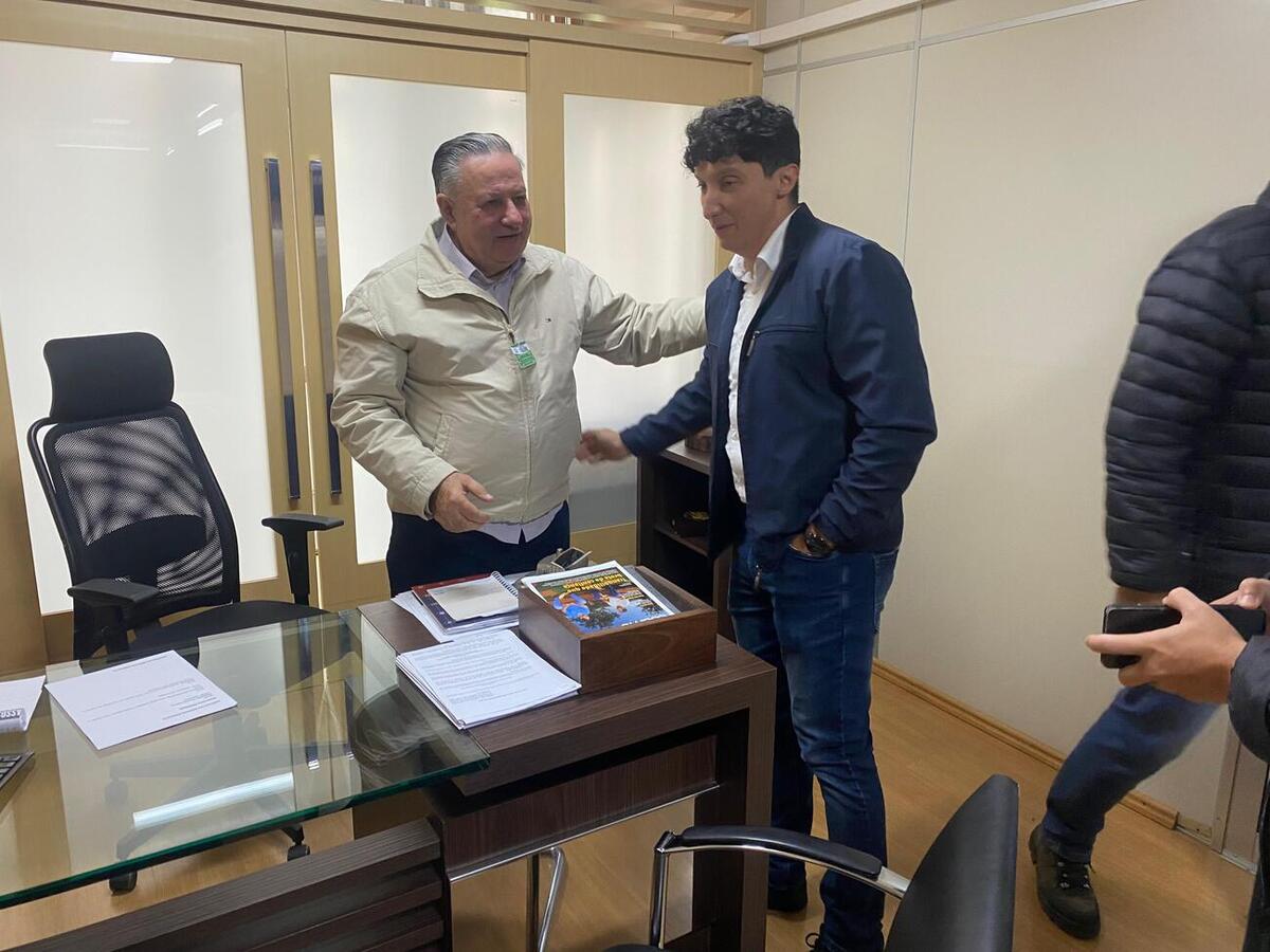 Na manhã desta sexta-feira (8) a prefeitura de Toledo recebeu o secretário de Comunicação de Campo Mourão, Victor Raoni, para uma visita técnica