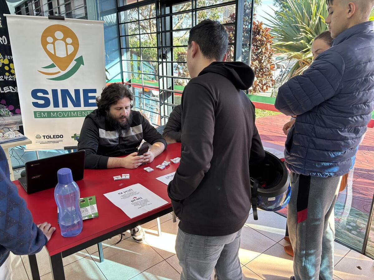 Evento realizado no CJU Mariana Luiza Von Borstel reuniu empresas com vagas operacionais, técnicas e administrativas