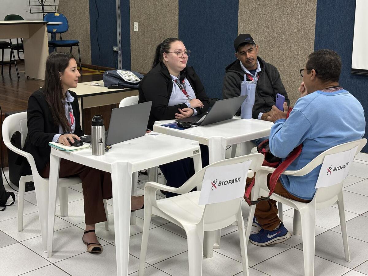 Evento realizado no CJU Mariana Luiza Von Borstel reuniu empresas com vagas operacionais, técnicas e administrativas